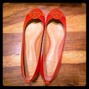 Exotic red 8.5 NWT Tory Burch Gabriel flat